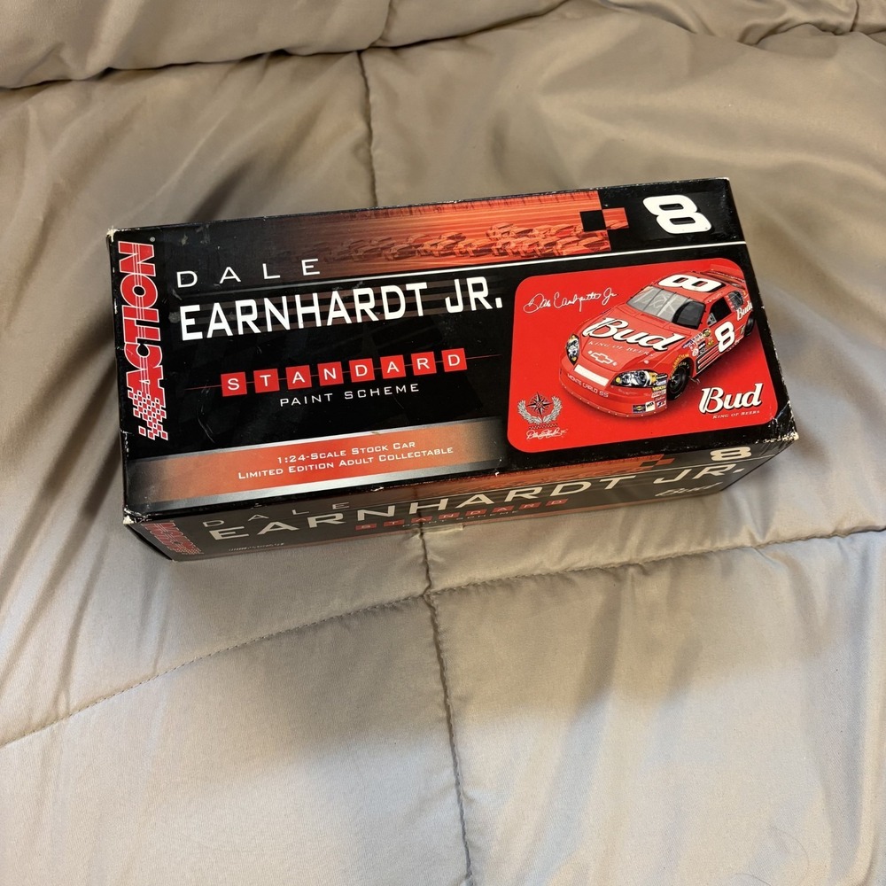 RARE* Dale Earnhardt Jr. #8 Budweiser GM DEALERS EXCL 2006 1/24 Nascar Diecast